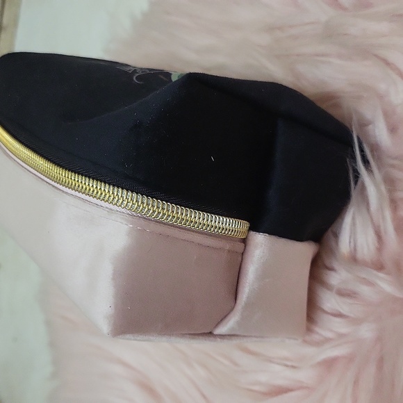 Brand New REVOLUTION MakeUp/ Cosmetic Case - Picture 3 of 5